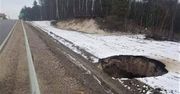 Nowe zapadlisko przy obwodnicy. Ruch wstrzymany do odwołania