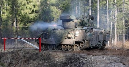 US Army przysyła najnowsze wozy do Estonii. Pokazały, co potrafią w terenie