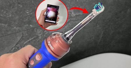Przez miesiąc myłem zęby szczoteczką z kamerą. Dyson CameraJet - recenzja