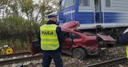 Łódzkie. Pociąg zmiażdżył auto. Dwie osoby nie żyją