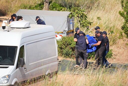 Policjanci kończący poszukiwania w południowej Portugalii