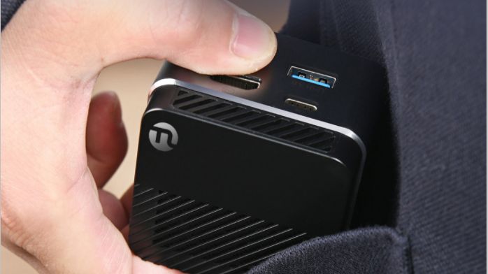 Miniaturowy komputer od Xiaomi. Jest wielkości kostki Rubika i mieści się w kieszeni 1