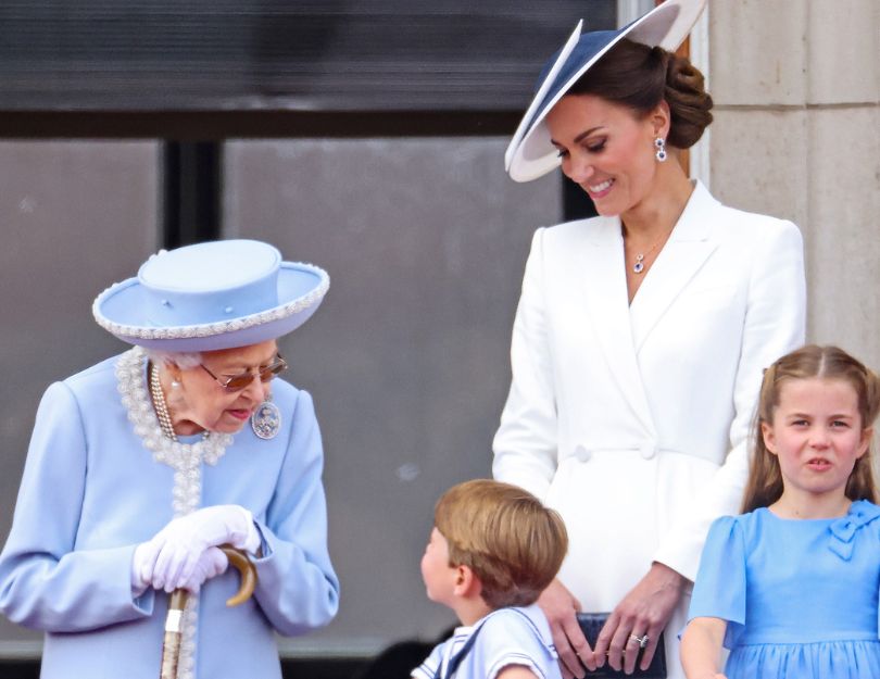 Królowa Elżbieta II z rodziną podczas Trooping the Colour