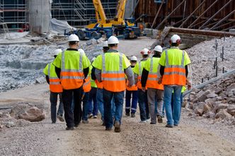 Kontrakty się kończą, nowych zleceń brakuje. "Firmy walczą o przetrwanie"