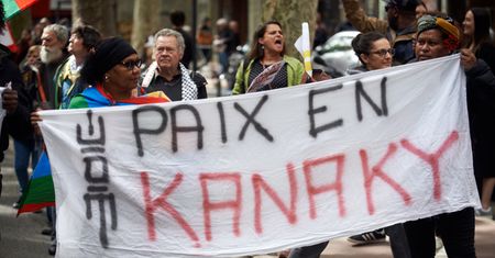 Emmanuel Macron niespodziewanie poleciał do Nowej Kaledonii. To strefa stanu wyjątkowego