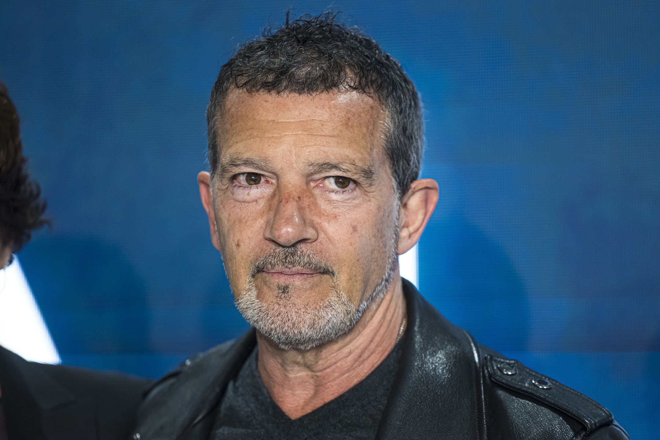 Za młodu był symbolem seksu, właśnie skończył 65 lat. Tak zmienił się Antonio  Banderas