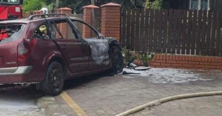 Tragiczny wypadek. Samochód uderzył w płot i spłonął