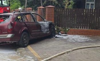 Tragiczny wypadek. Samochód uderzył w płot i spłonął