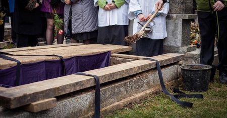 Lubelskie: Koronawirus na pogrzebie. Sanepid prosi o kontakt żałobników
