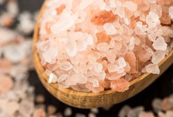 Zdrowsza od zwykłej soli? Różowa sól himalajska pod lupą