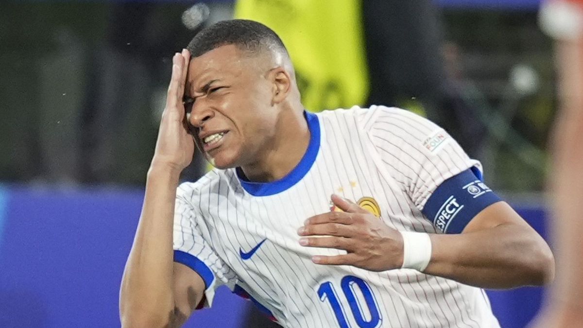 Getty Images /  Emin Sansar/Anadolu / Na zdjęciu: Kylian Mbappe doznał kontuzji w meczu z Austrią
