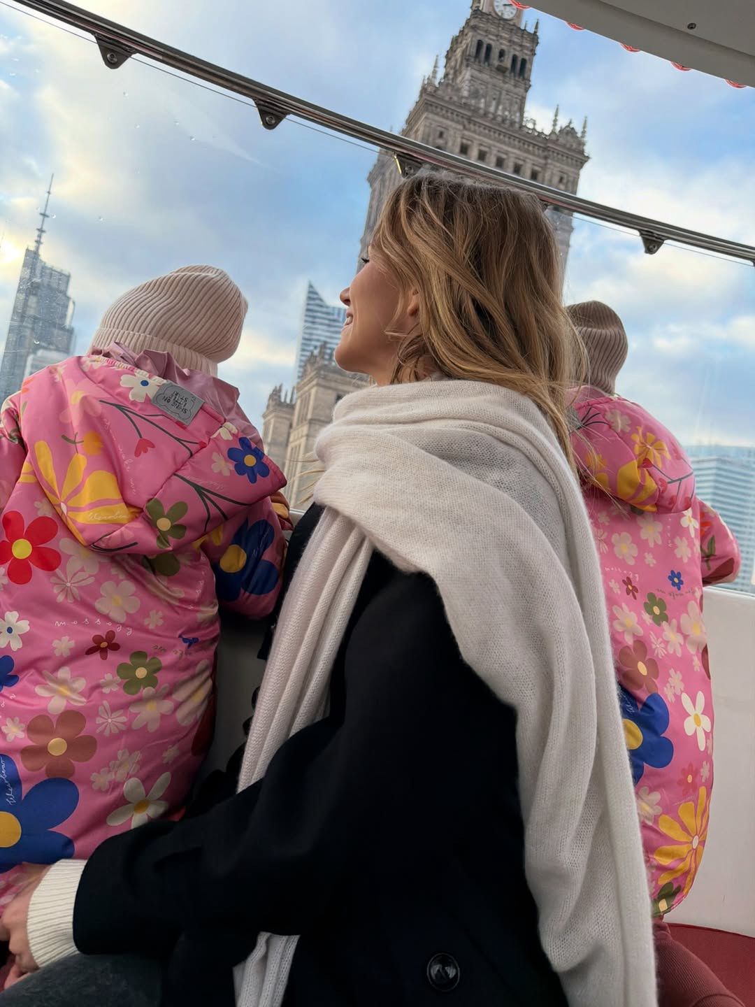 Agnieszka Kaczorowska z córkami