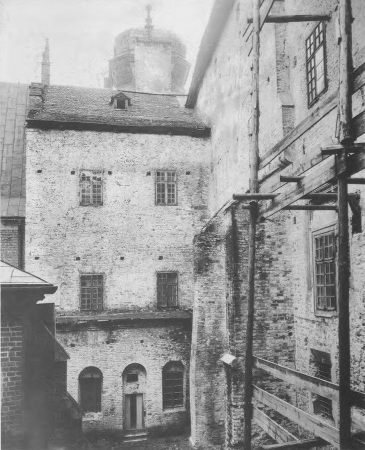 Łaźnia królowych na Wawelu. Fotografia z 1906 roku. Same pokoje kąpielowe znajdowały się na parterze