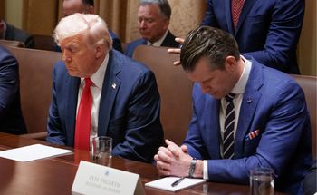 Modlitwy w Pentagonie. Hegseth wzywa do "przytłaczającej przemocy"