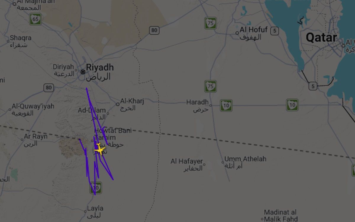 Samolot długo krążył też nad Rijadem