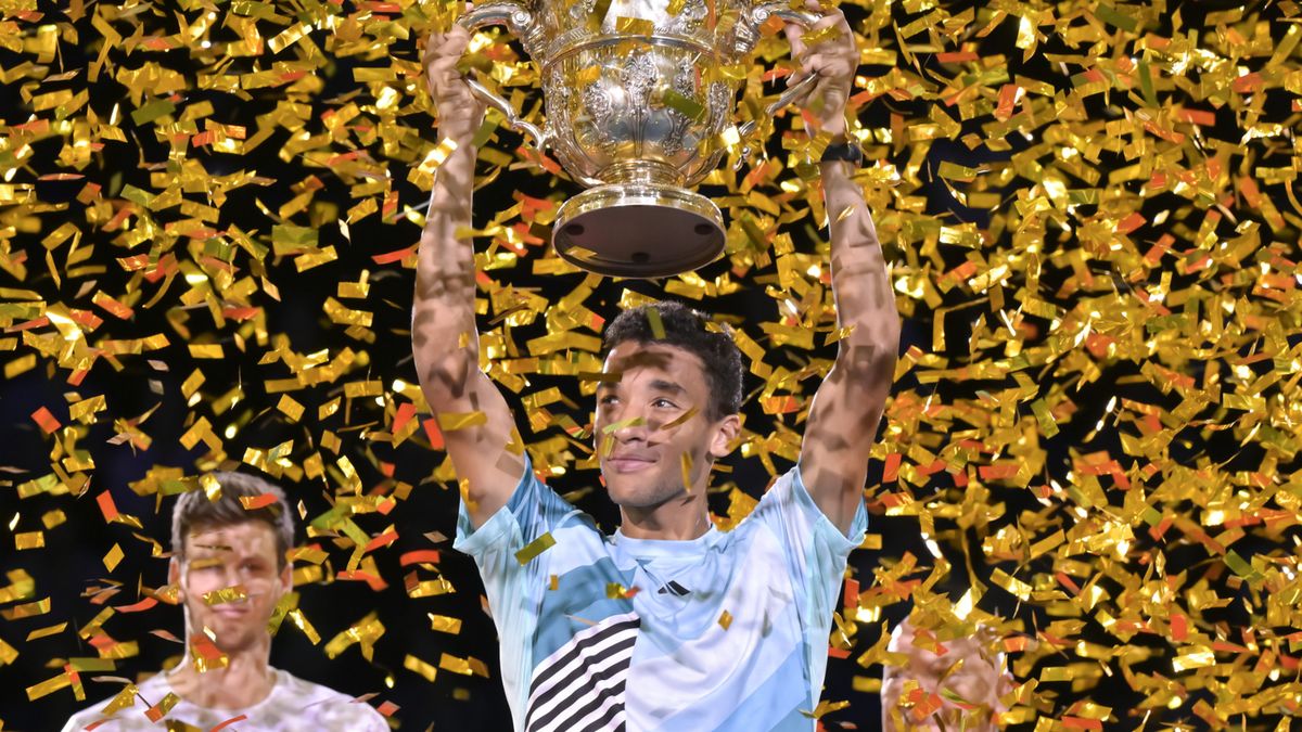 PAP/EPA / Georgios Kefalas / Na zdjęciu: Felix Auger-Aliassime, mistrz Swiss Indoors Basel