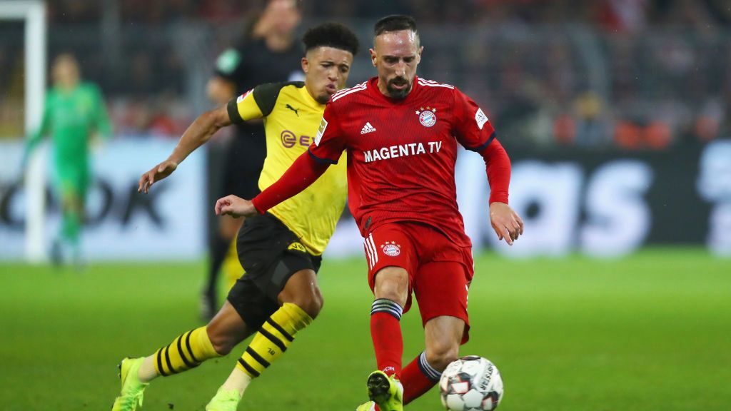 Zdjęcie okładkowe artykułu: Getty Images / Dean Mouhtaropoulos/Bongarts / Na zdjęciu: Franck Ribery (przy piłce)