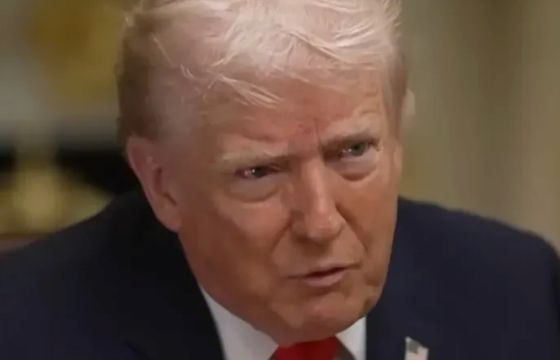 Naciski ze strony Trumpa na czołowego nadawcę? Regulator wziął pod lupę licencje