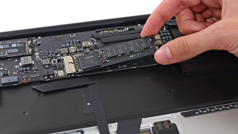 ifixit.com, MacBook Air 13" z początku 2013 roku