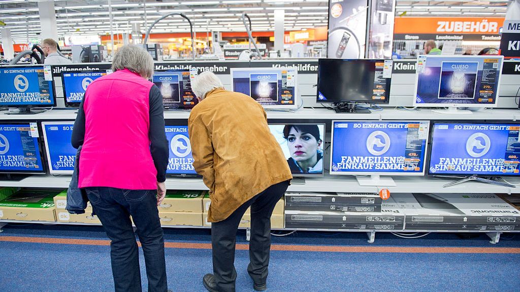 "Mall Of Berlin" Opening Day
BERLIN, GERMANY - SEPTEMBER 25: TV Flat Screens are seen in a branch of Saturn multimedia seller in Europes biggest shopping centre, the Mall of Berlin, on its opening day on September 25, 2014 in Berlin, Germany. (Photo by Michael Gottschalk/Photothek via Getty Images)
Michael Gottschalk
Brand, Customer, Economy, Shopping, Shopping Centre, Trademark, retail
