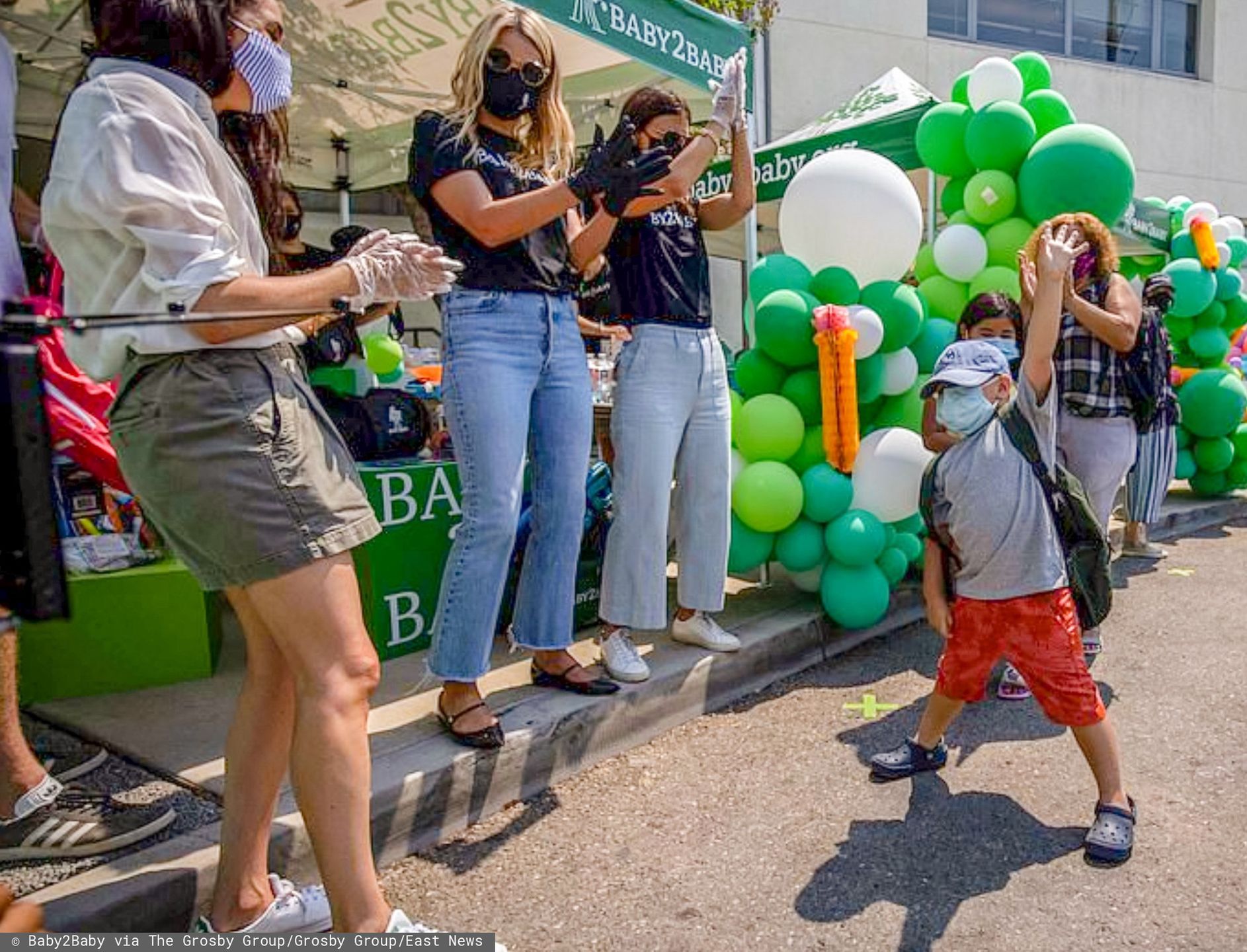 Książę Harry i Meghan Markle jako wolontariusze akcji Baby2Baby