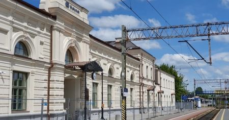 Białystok. Zabytkowy dworzec odzyskał dawny blask