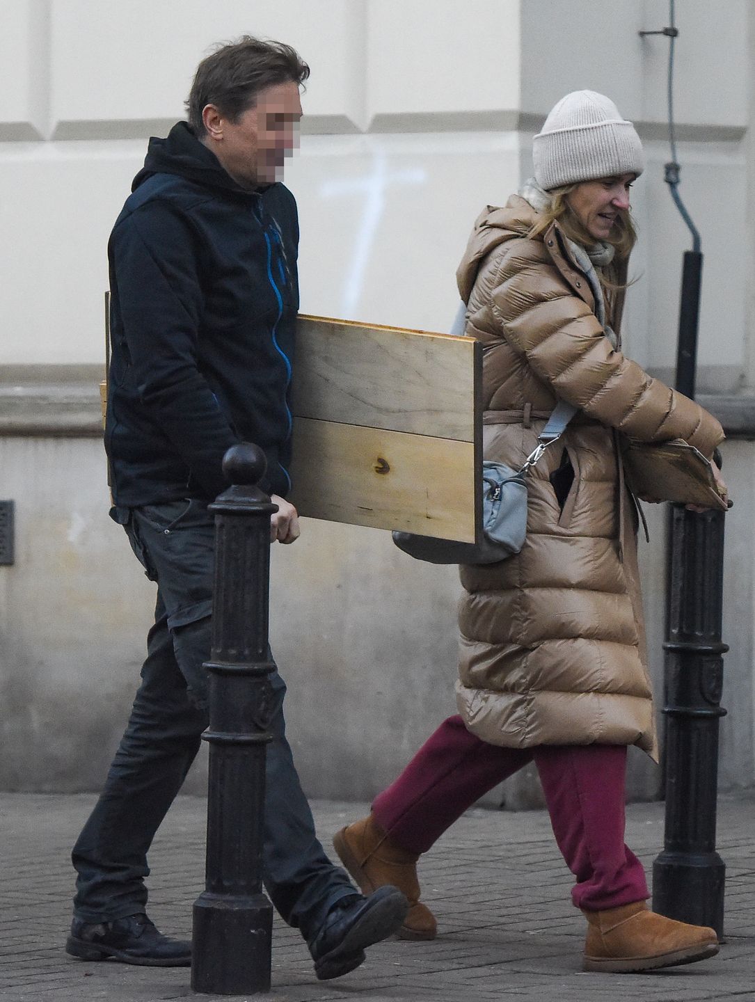 Joanna Koroniewska załatwia sprawunki w centrum Warszawy