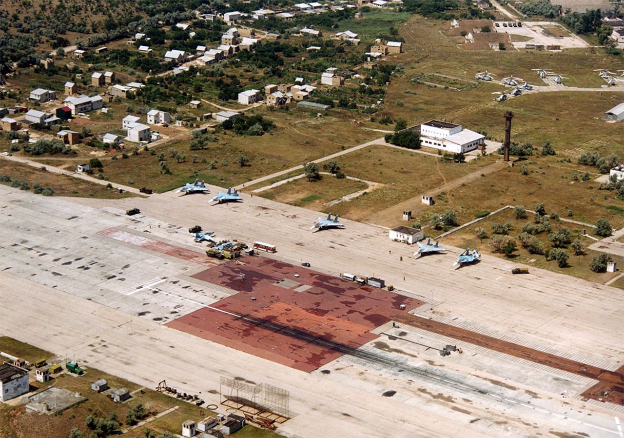 Poligon lotniczy NITKA. Rosjanie zbudowali na Krymie ruchomy pokład lotniskowca