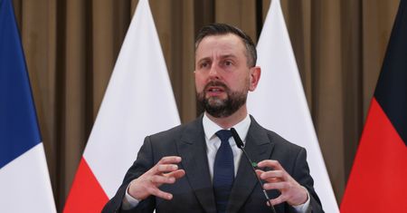 "Największa bzdura". Szef MON ostro odpowiedział PiS
