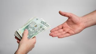 Masz ponad 50 lat? Państwo da Ci nawet 2333 zł miesięcznie