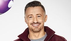 Adam Małysz reklamuje bonusy dla przenoszących numer do Play na Kartę (wideo)