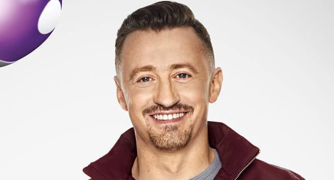 Adam Małysz reklamuje bonusy dla przenoszących numer do Play na Kartę (wideo)