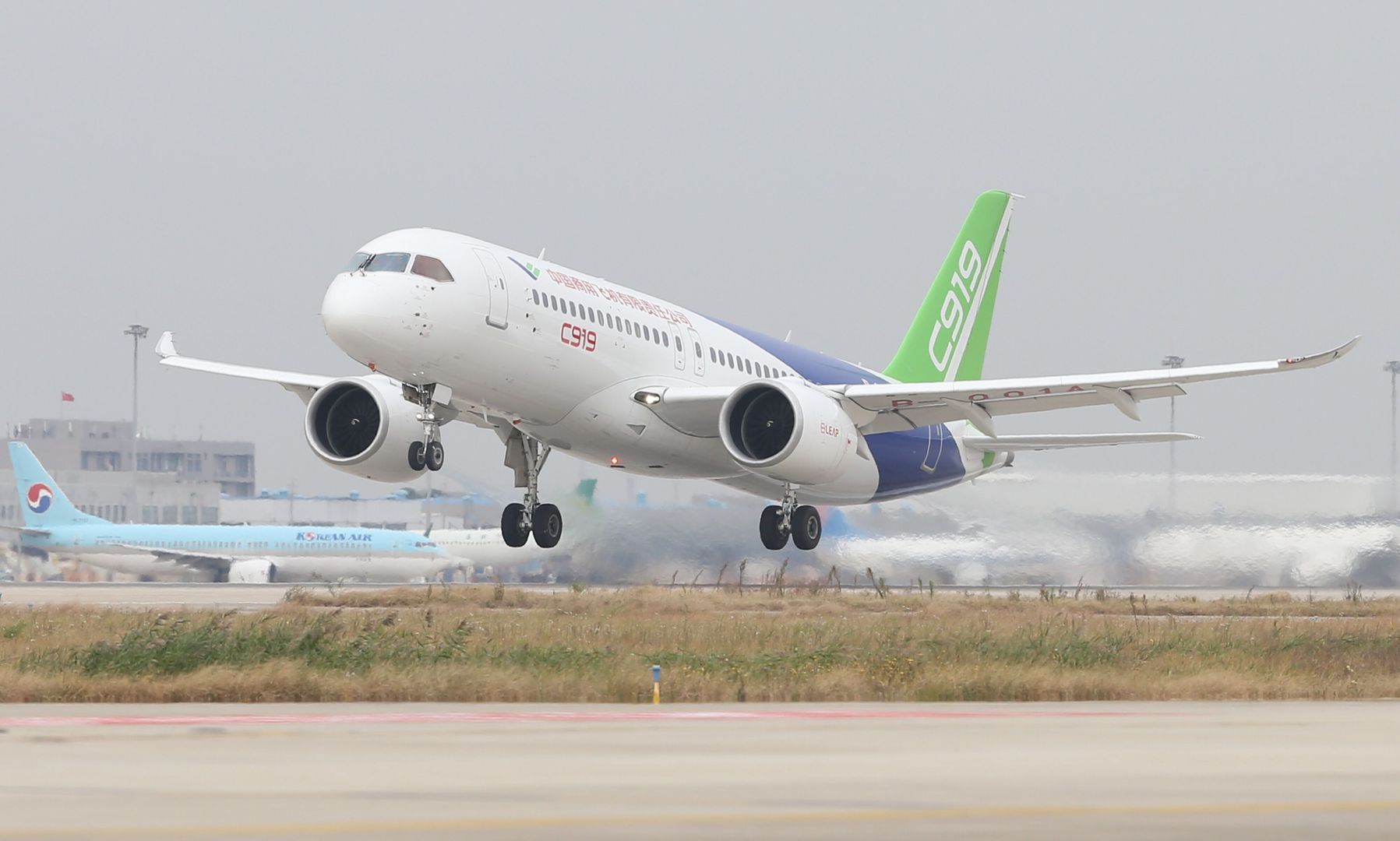 Comac C919 podczas lądowania