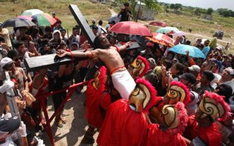 Ukrzyżowania na Filipinach to atrakcja turystyczna