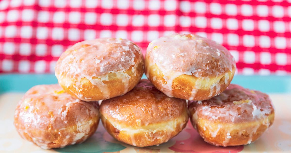 Jeśli widzisz takie pączki, nie kupuj ich. Ciężko o gorszy wybór