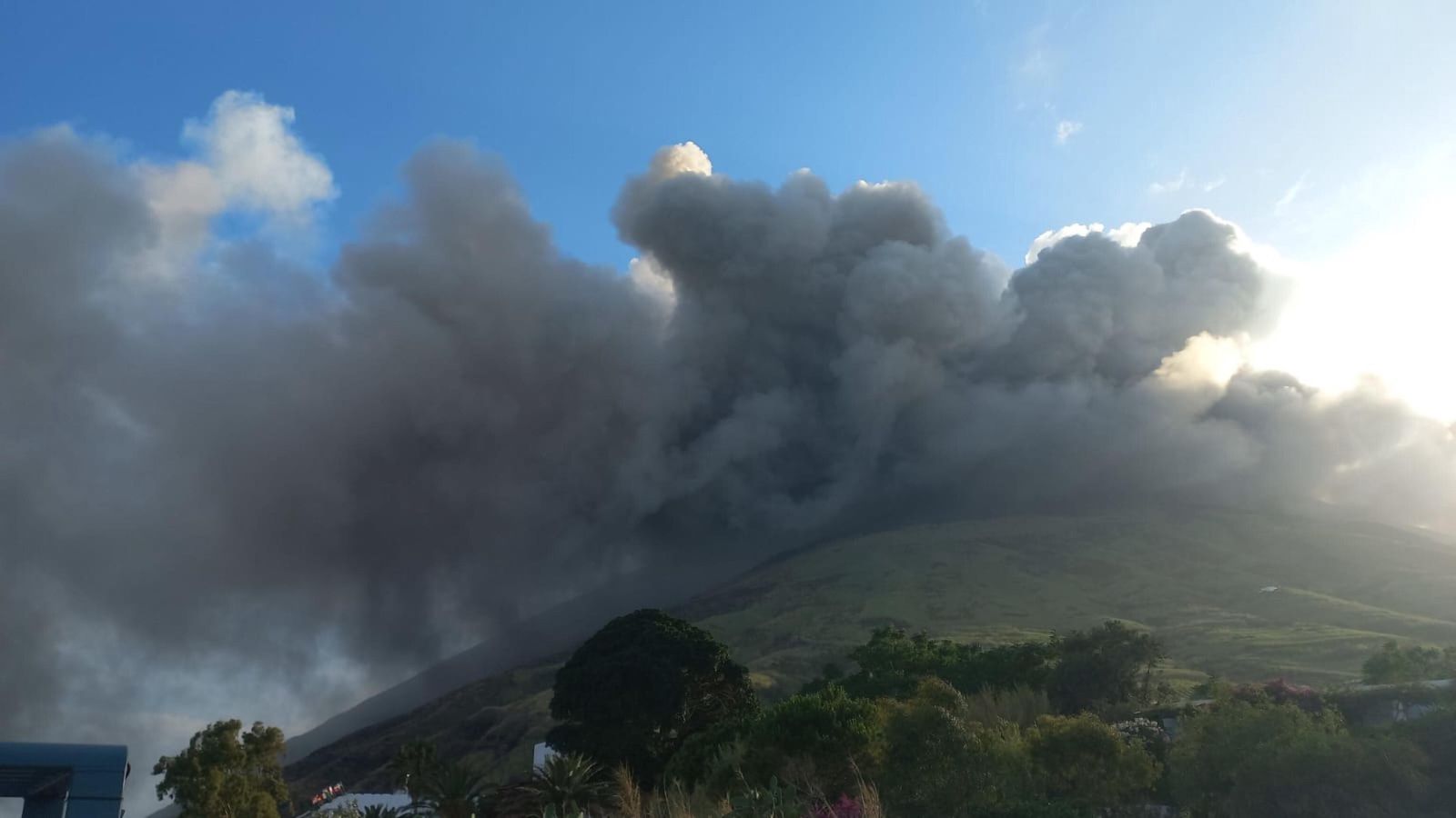 Wyspa Stromboli po erupcji wulkanu