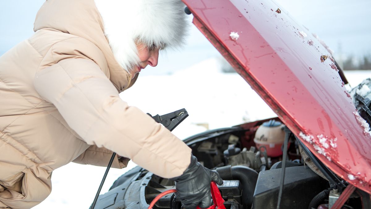Jak podłączyć kable rozruchowe. Pamiętaj, że kolejność jest bardzo ważna!