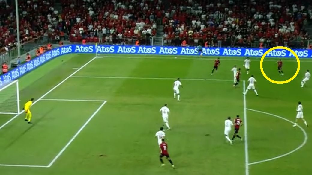 Twitter / TVP Sport / Na zdjęciu: strzał Jasira Asaniego