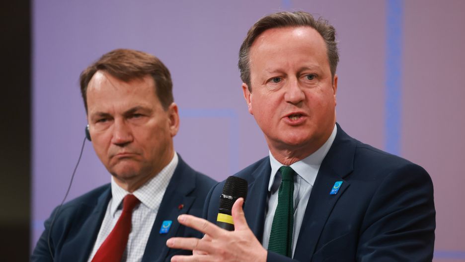 Radosław Sikorski i Davod Cameron podczas konferencji w Berlinie