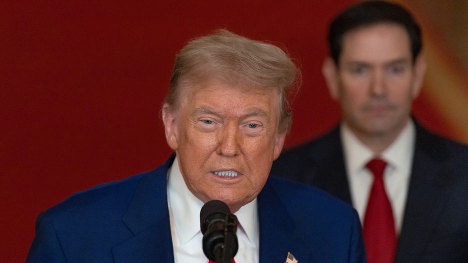 US President Donald Trump with US Secretary of State Marco Rubio (R) delivers an address to the nation at the White House in Washington, DC, USA, 21 June 2025, following US strikes on Iran's nuclear facilities. EPA/Carlos Barria / POOL Dostawca: PAP/EPA.