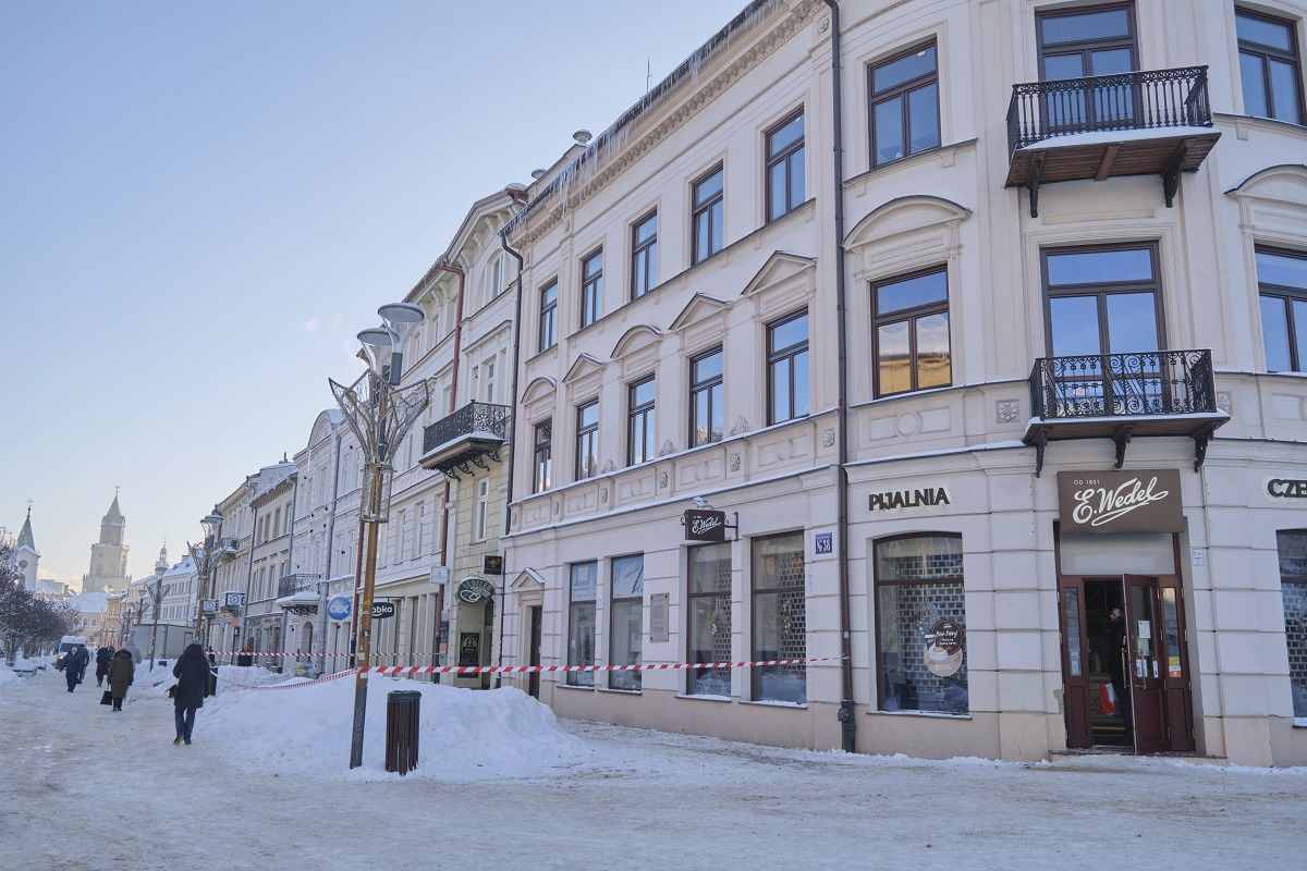 Straż Miejska odgrodziła teren zagrożenia przez sople lodu