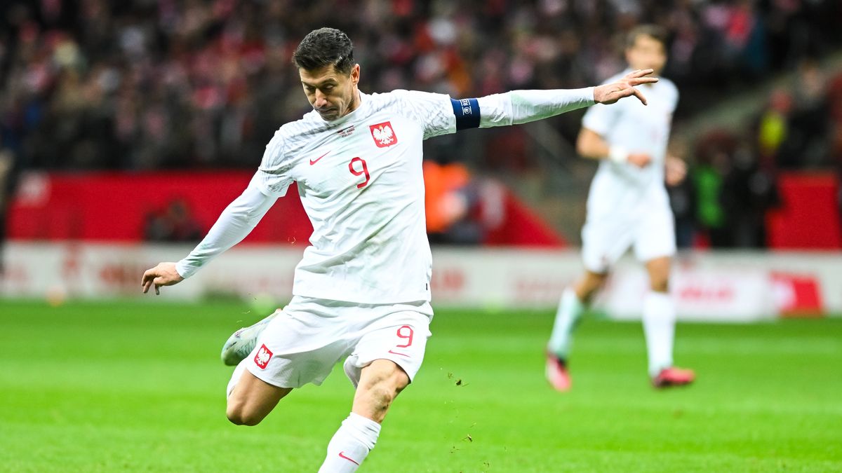 WARSAW, POLAND - MARCH 27: Robert Lewandowski of Poland controls the ball during the UEFA EURO 2024 qualifying round group E match between Poland and Albania at National Stadium on March 27, 2023 in Warsaw, Poland. (Photo by Mateusz Slodkowski/DeFodi Images via Getty Images)