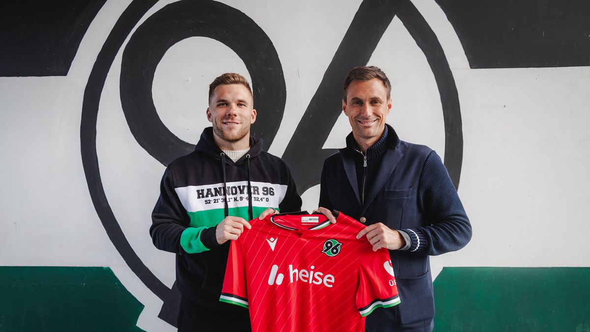 Twitter / Hannover 96 / Na zdjęciu: Benjamin Kallman został piłkarzem Hannoveru 96