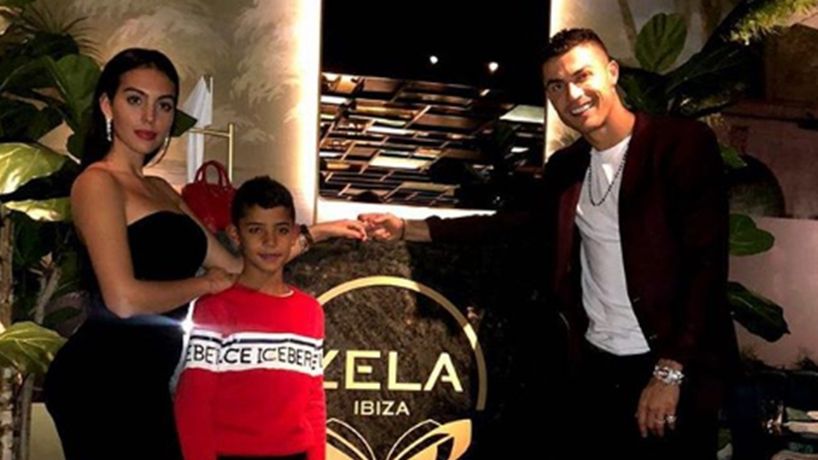 Instagram / Na zdjęciu: Cristiano Ronaldo z Georginą Rodriguez i synem