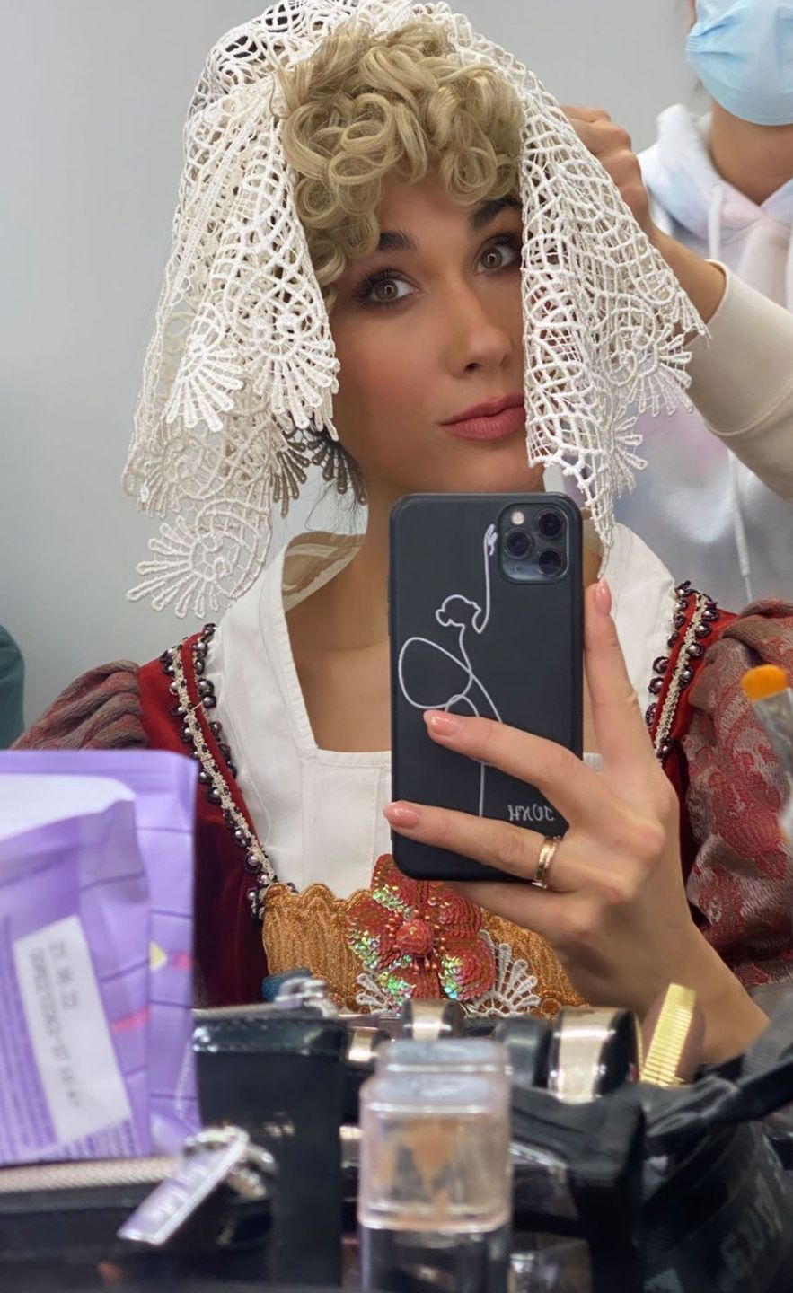 Ida Nowakowska w blond lokach