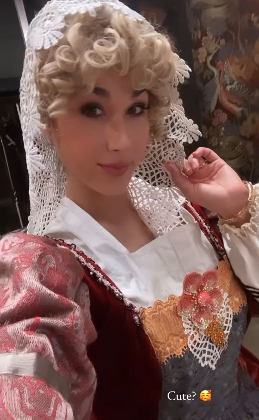 Ida Nowakowska w blond lokach
