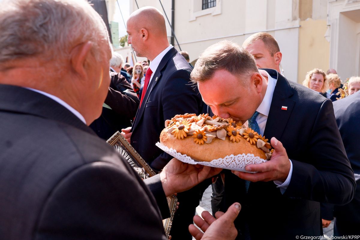 Jasna Góra. Andrzej Duda podczas dożynek dziękował rolnikom za zapewnienie bezpieczeństwa żywnościowego.