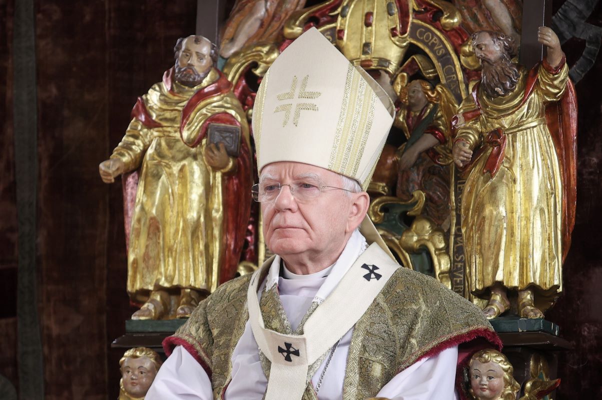 "Dzieli nasz naród". Abp Jędraszewski o "kłamstwie smoleńskim"