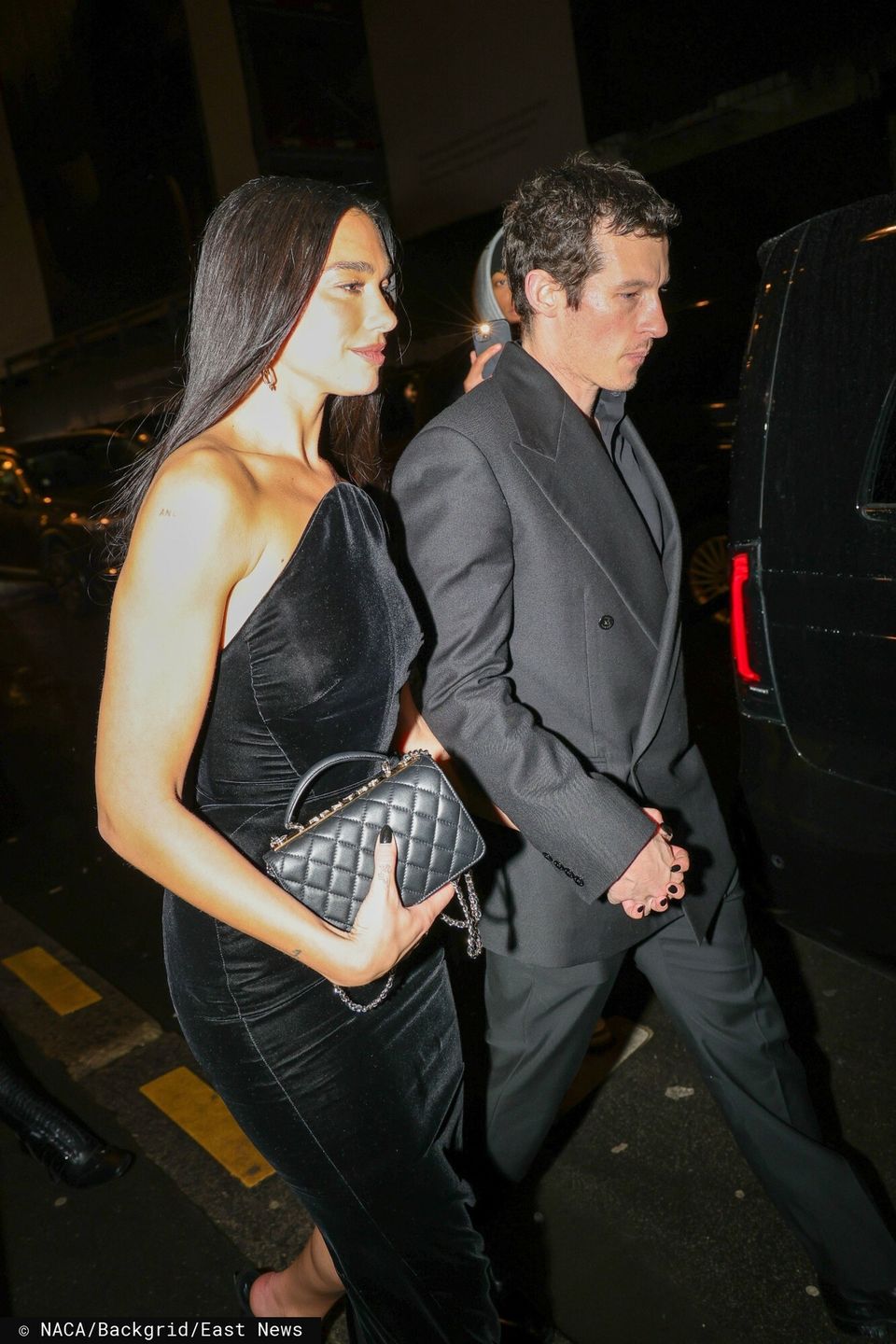 Dua Lipa i Callum Turner emanują miłością w Paryżu