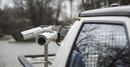 Auto z kamerą zamiast kontrolera? Warszawa testuje system kontroli opłat parkingowych